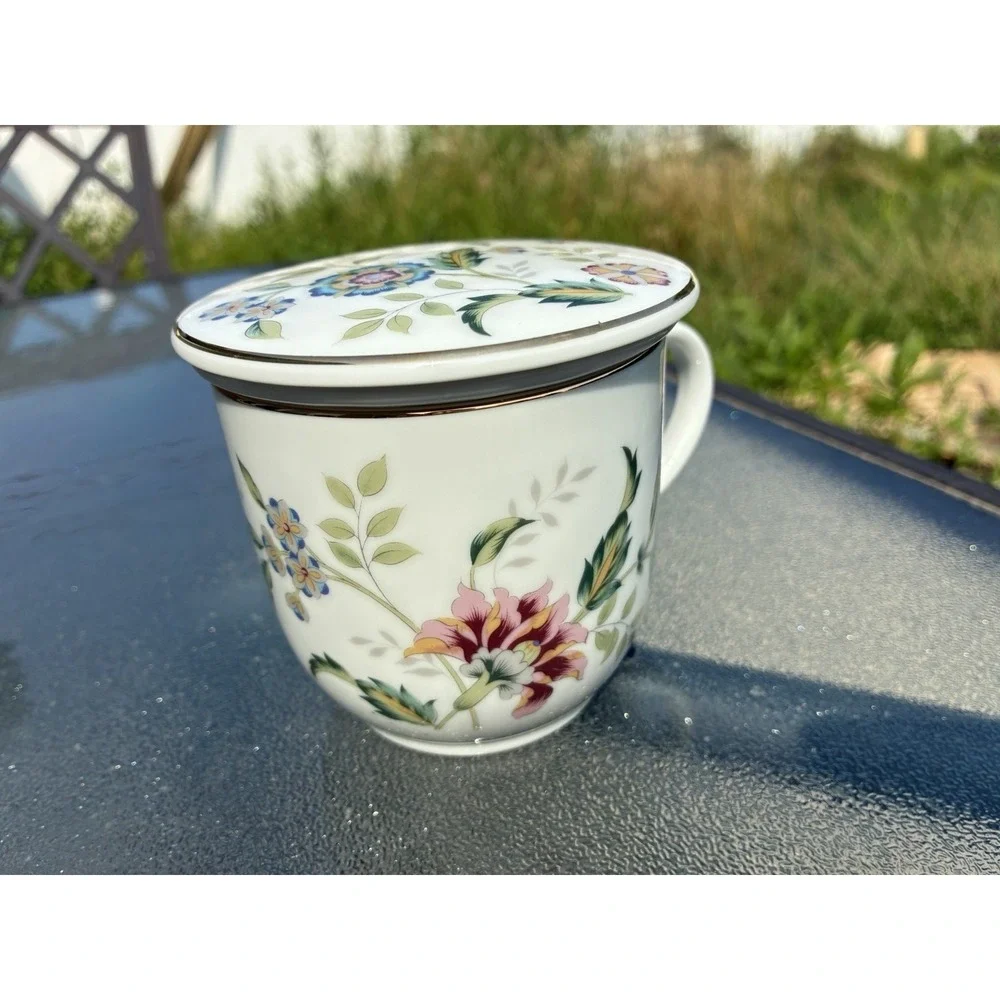 ANDREA BY SADEK PORCELAIN LIDDED TEA CUP WITH STRAINER INFUSER FLORAL 10 OZ